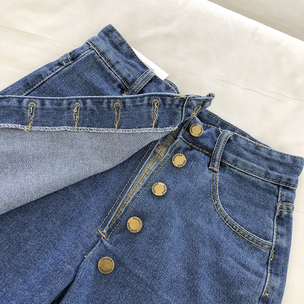 Μοντέρνα γυναικεία φούστα-παντελόνια με κουμπιά και τσέπες