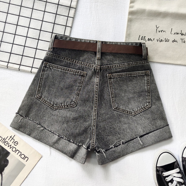 Ženske traper kratke hlače s remenom i visokim strukom u crnoj boji