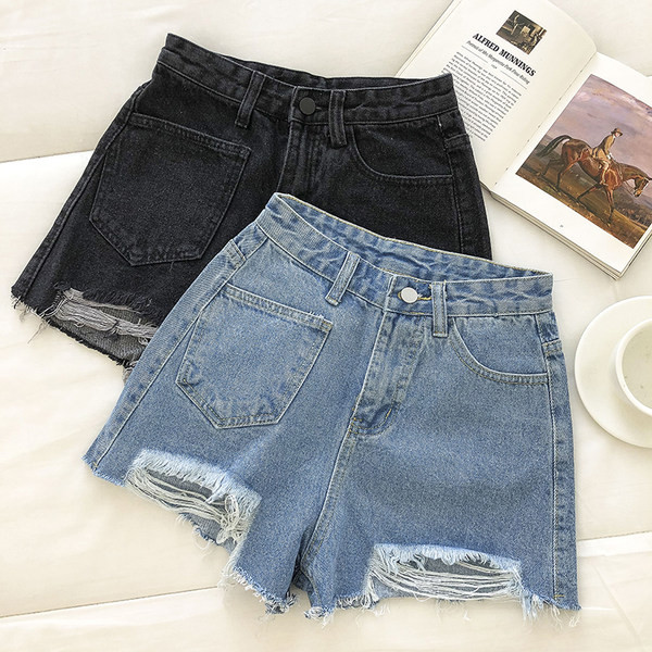 Κοντά τζιν με τσέπες και σχισμένα μοτίβα σε δύο χρώματα