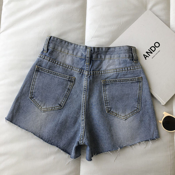 Γυναικείο κοντό παντελόνι με τσέπες σε μπλε χρώμα