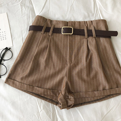 Φαρδιά σορτς με υψηλή μέση και ζώνη