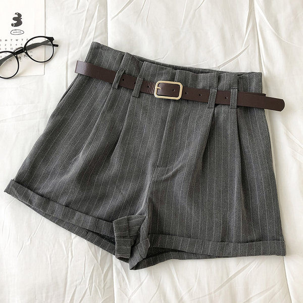 Φαρδιά σορτς με υψηλή μέση και ζώνη