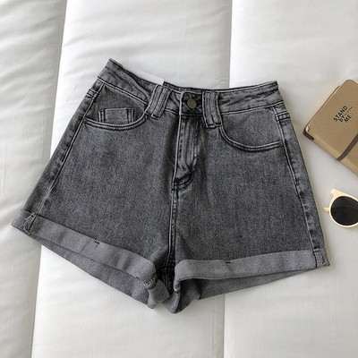 Γυναικεία κοντά τζιν με τσέπες