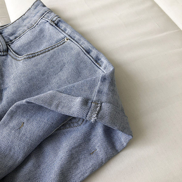 Γυναικεία κοντά τζιν με τσέπες