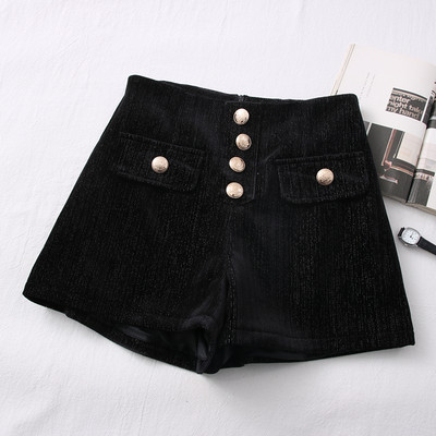Casual γυναικείο σορτς με κουμπιά σε μαύρο χρώμα