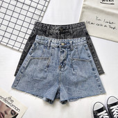 Ženske moderne kratke traperice u plavoj i crnoj boji