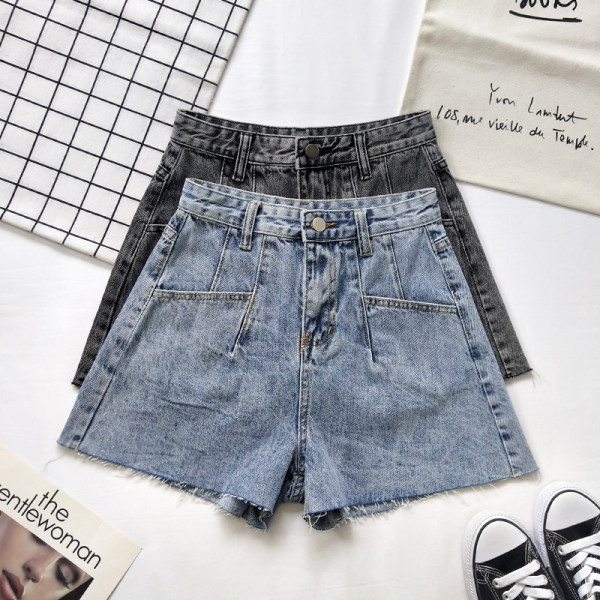 Ženske moderne kratke traperice u plavoj i crnoj boji