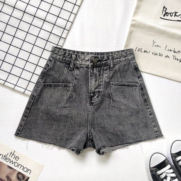 Ženske moderne kratke traperice u plavoj i crnoj boji