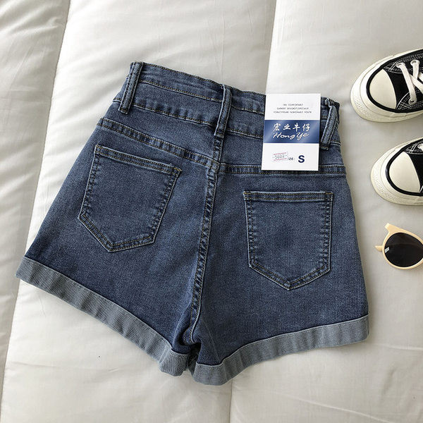 Kratke traperice s gumbima i visokim strukom