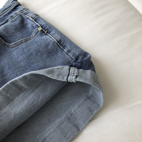 Kratke traperice s gumbima i visokim strukom