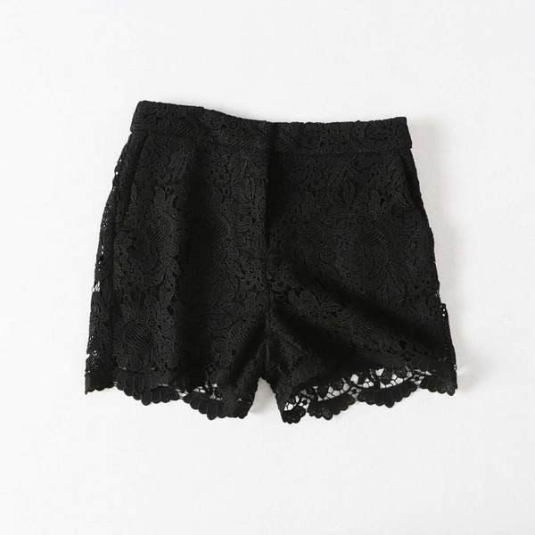 Μοντέρνο δαντελωτό παντελόνι σε μαύρο χρώμα