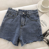 Ženske kratke traperice s džepovima i poderanim motivom