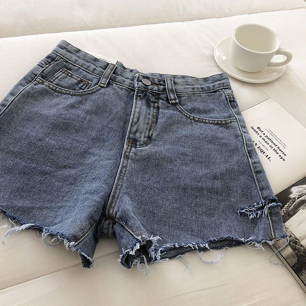 Ženske kratke traperice s džepovima i poderanim motivom