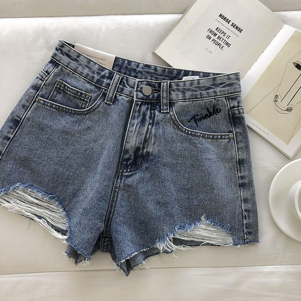 Moderne ženske kratke traperice s aplikacijom