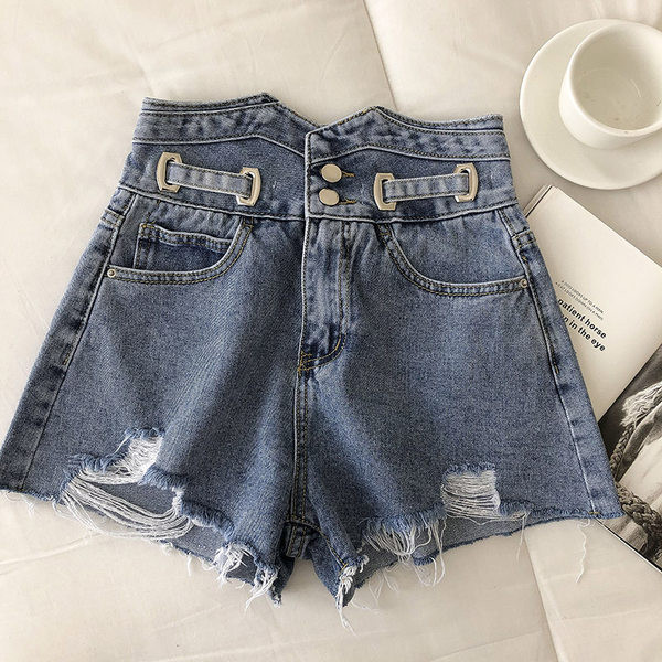 Ženske kratke traperice s poderanim motivima i gumbima