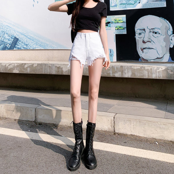 Novi model ženskih kratkih hlača sa visokim strukom i poderanim motivom