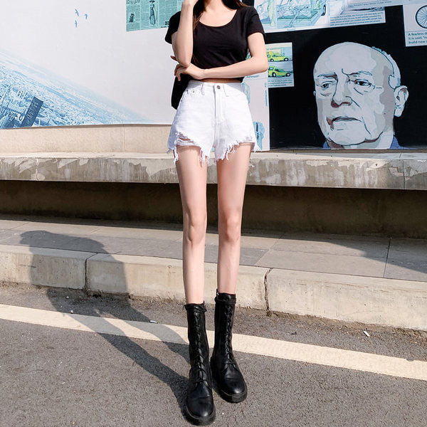 Novi model ženskih kratkih hlača sa visokim strukom i poderanim motivom