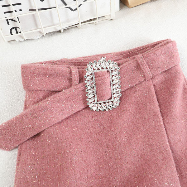 Moderna ženska suknja-hlače s remenom i kopčom