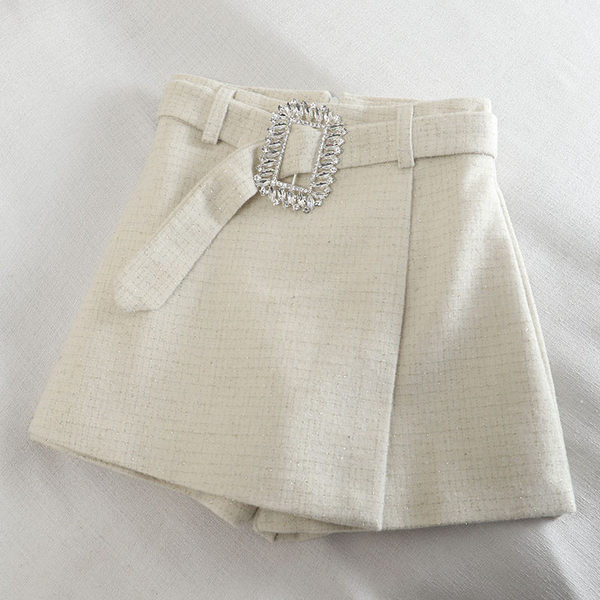 Moderna ženska suknja-hlače s remenom i kopčom