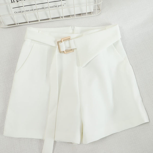 Φαρδύ μοντέλο γυναικεία σορτς με ζώνη
