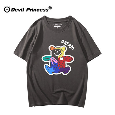 Įprasti kelių spalvų marškinėliai su aplikacijomis ir trumpomis rankovėmis