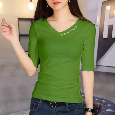 Vienspalvė moteriška palaidinė su 3/4 rankovėmis ir špico iškirpte