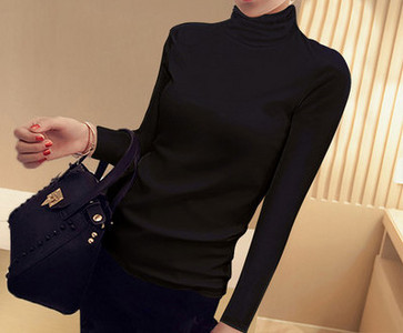 Laisva moteriška palaidinė su 3/4 rankovėmis ir apvalia iškirpte