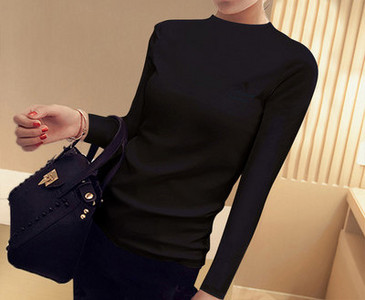 Laisva moteriška palaidinė su 3/4 rankovėmis ir apvalia iškirpte