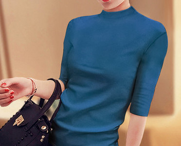 Laisva moteriška palaidinė su 3/4 rankovėmis ir apvalia iškirpte