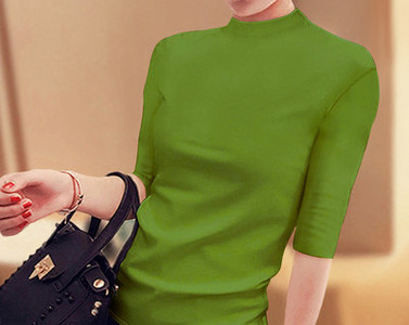 Laisva moteriška palaidinė su 3/4 rankovėmis ir apvalia iškirpte