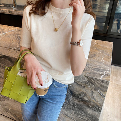 Šiuolaikinė kelių spalvų moteriška palaidinė su ovalia iškirpte