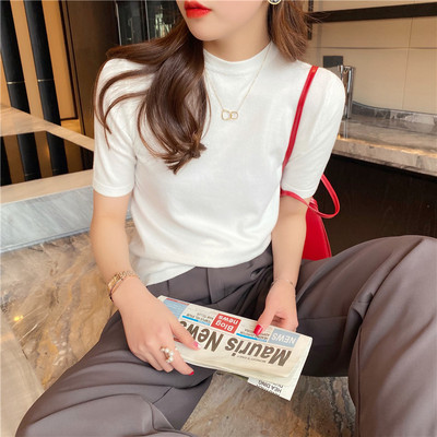 Šiuolaikinė kelių spalvų moteriška palaidinė su ovalia iškirpte