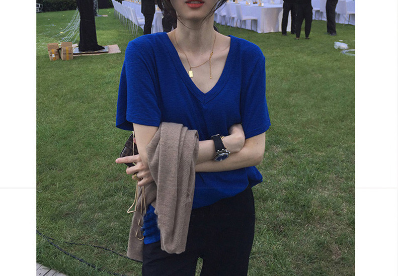 Широк модел дамска блуза с къс ръкав и шпиц деколте