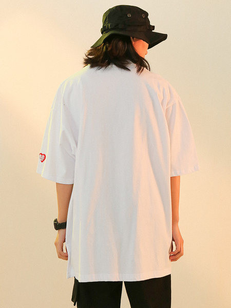 Дамска тениска с апликация сърце - широк модел