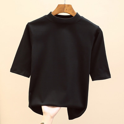 Дамска ежедневна блуза с ниска яка - изчистен модел