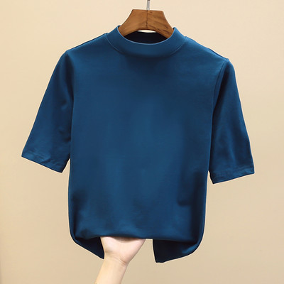 Дамска ежедневна блуза с ниска яка - изчистен модел