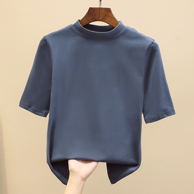 Дамска ежедневна блуза с ниска яка - изчистен модел