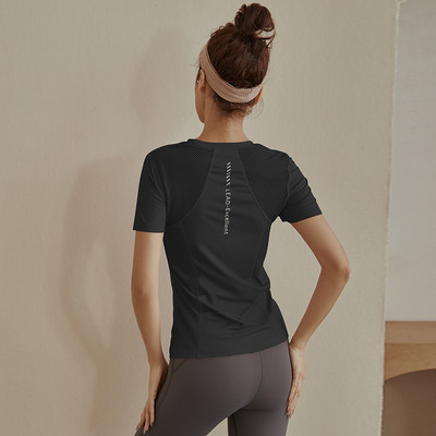 Спортно-ежедневна дамска тениска с къс ръкав