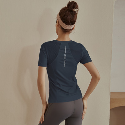 Спортно-ежедневна дамска тениска с къс ръкав
