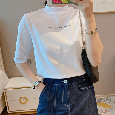 Bluză casual de damă cu guler polo și inscripție - alb și negru