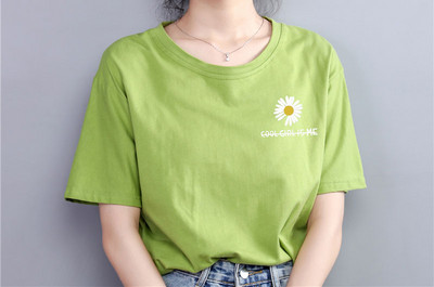 Дамска ежедневна тениска с апликация и надпис