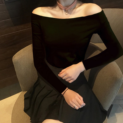 Модерна дамска блуза с голи рамене в бял и черен цвят