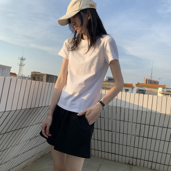 Дамска ежедневна блуза с къс ръкав в бял цвят 