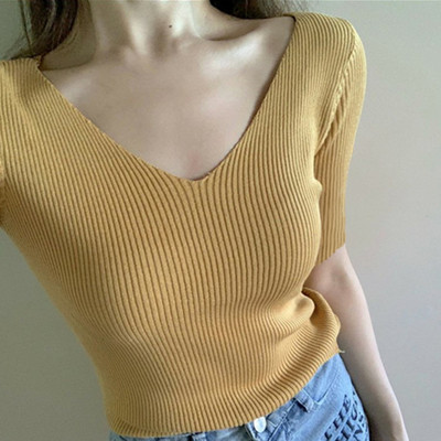 Ежедневна дамска блуза с шпиц деколте -изчистен модел