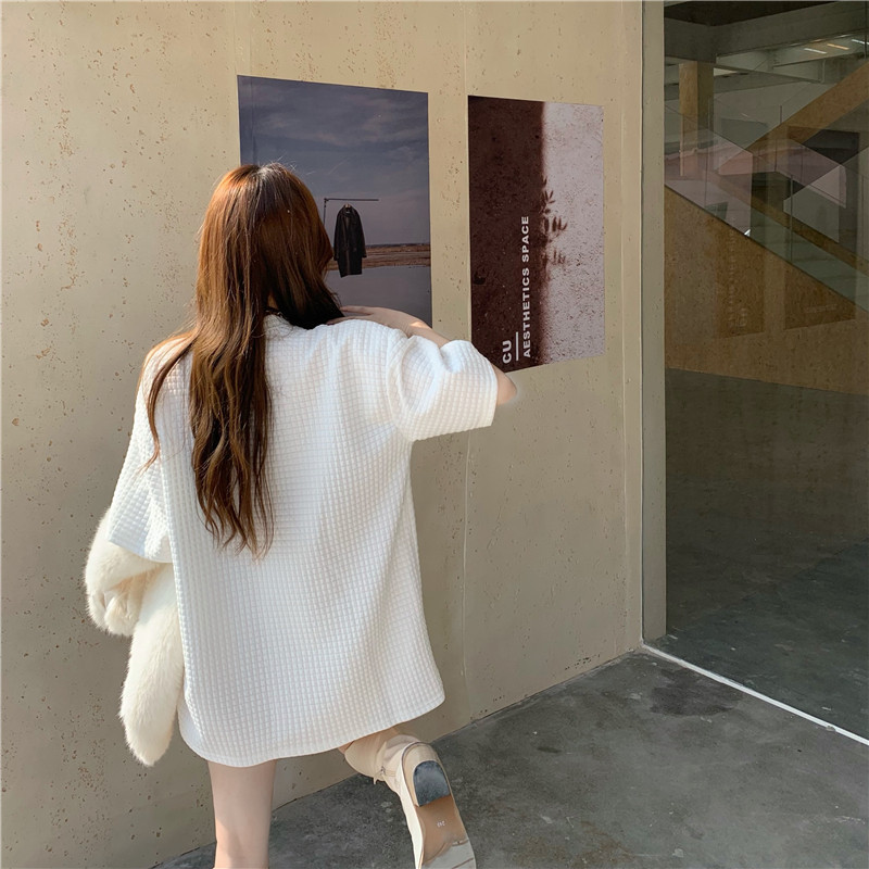 Ежедневна дамска дълга блуза с овално деколте в бял и черен цвят 