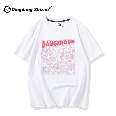 Дамска ежедневна широка тениска с апликация и овално деколте