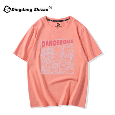 Дамска ежедневна широка тениска с апликация и овално деколте