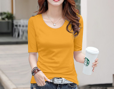 Нов модел дамска блуза с обло деколте и щампа