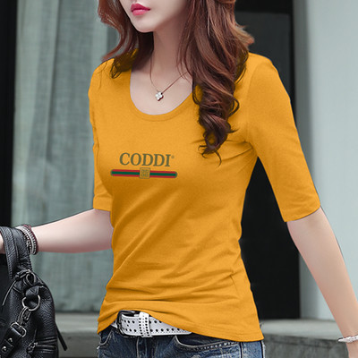 Нов модел дамска блуза с обло деколте и щампа