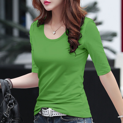 Нов модел дамска блуза с обло деколте и щампа